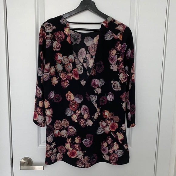 Aritzia wilfred floral savane top small preloved - Picture 1 of 9